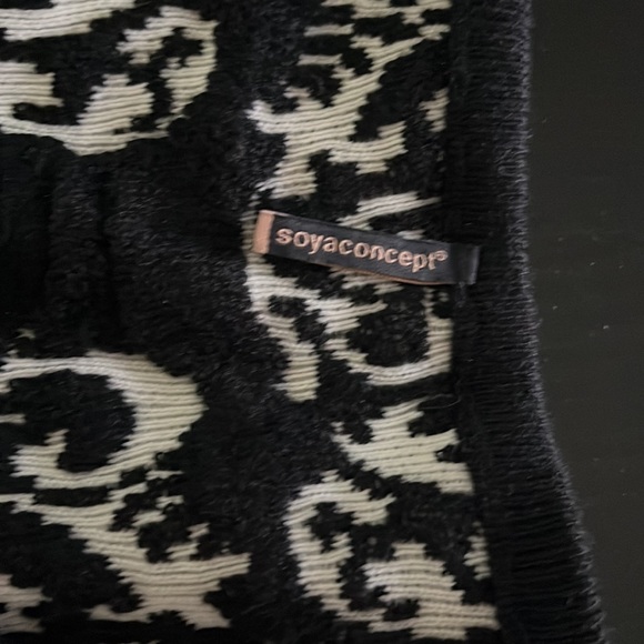 Soyaconcept Black and White paisley pattern. - Picture 2 of 3